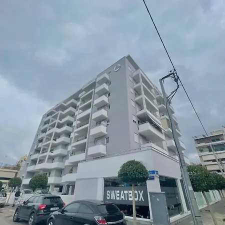 Cozy 2-Bedroom Apartment In Piraeus Exterior photo