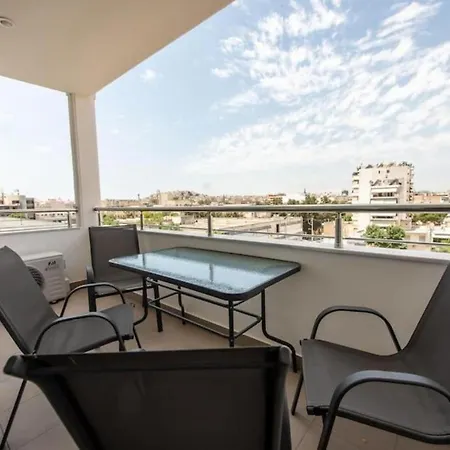 Cozy 2-Bedroom Apartment In Piraeus Exterior photo