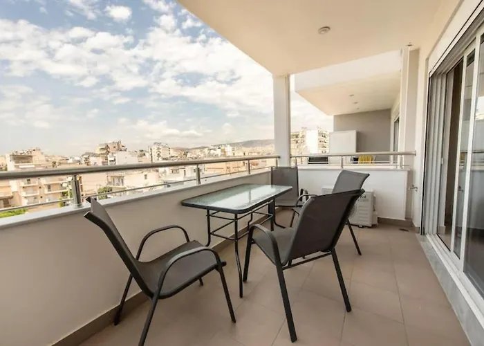 Cozy 2-Bedroom Apartment In Piraeus