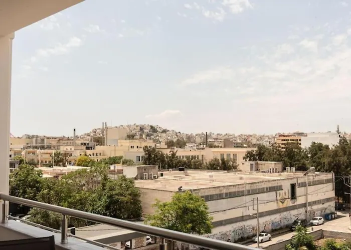 Cozy 2-Bedroom Apartment In Piraeus