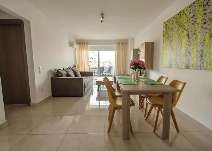 Cozy 2-Bedroom Apartment In Piraeus