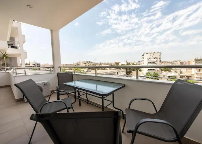 Cozy 2-Bedroom Apartment In Piraeus