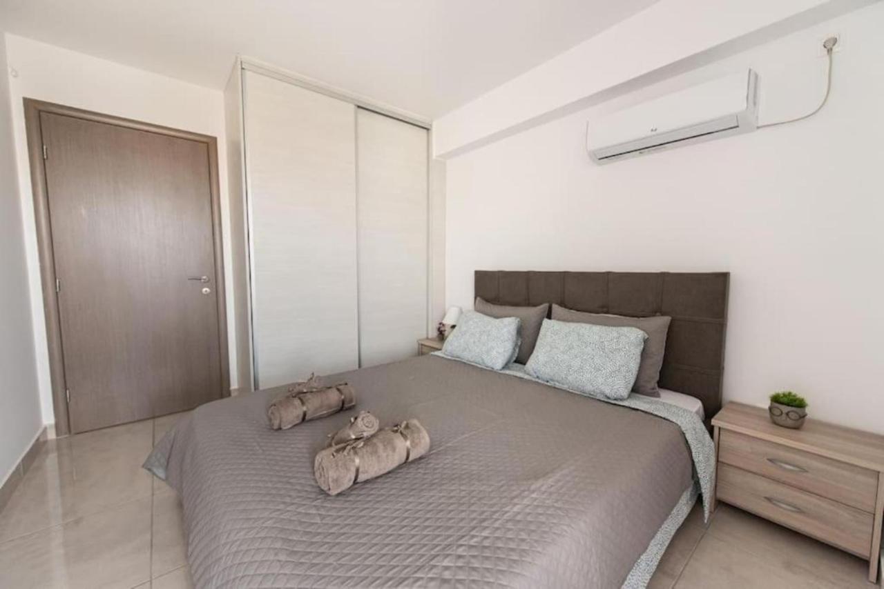 Cozy 2-bedroom In Apartment Piraeus